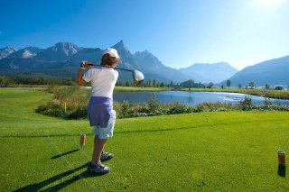 kinderabschlag-loch-3_Tiroler_Zugspitz_Golf_ANiederstrasser.jpg