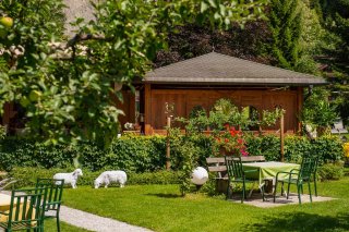 01a_hotel_strolz_gartenhaus.jpg