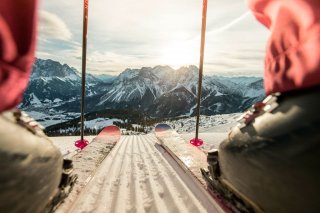 10_berge-sonne-frau-ski_Tiroler_Zugspitz-Arena_CJorda.jpg