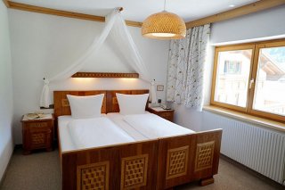 03_pension_strolz_bichlbach_doppelzimmer.jpg