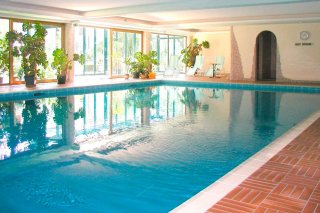 1_hotel_strolz_mayrhofen_wellness_schwimmbad.jpg