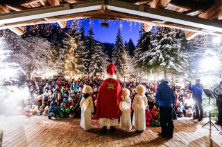 advent-am-waldfestplatz-foto-dominic-ebenbichler_tvbmayrhofen_.jpg